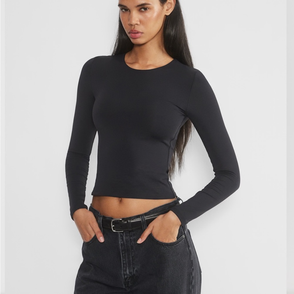 Aritzia Black Contour Crew Long Sleeve - Medium